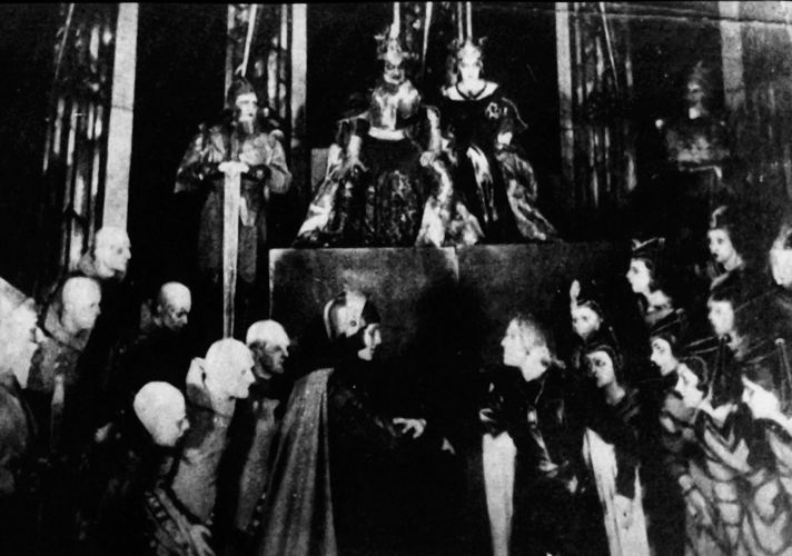 Сцена из спектакля «Гамлет» (МХАТ 2‐Й, 1924) 