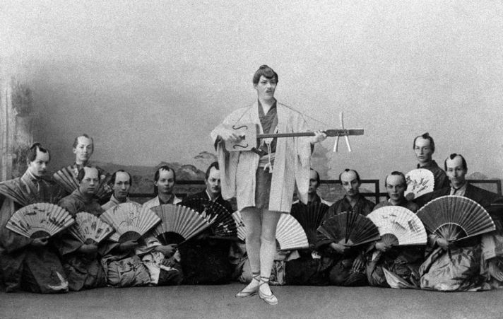 Начинающий артист Константин Станиславский в роли Нанки-Пу в оперетте Гилберта и Салливана «Микадо», 1880