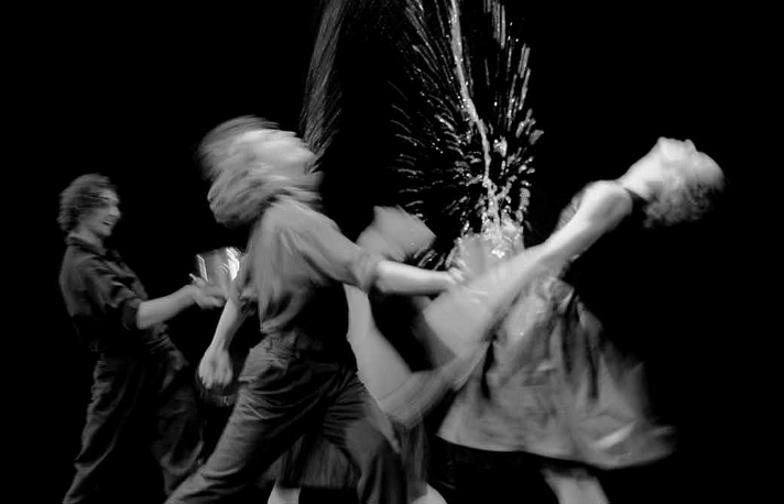 «Полеты во время чаепития», хореография Татьяны Багановой, «Провинциальные танцы», Екатеринбург, 2001