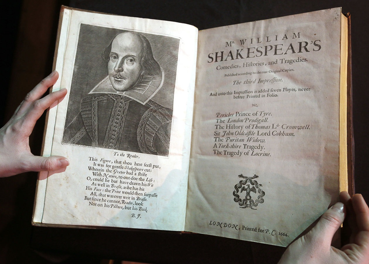 © AP Photo / Kirsty Wigglesworth
Издание сочинений Шекспира 1663—1664 годов (Третье фолио). Архивное фото