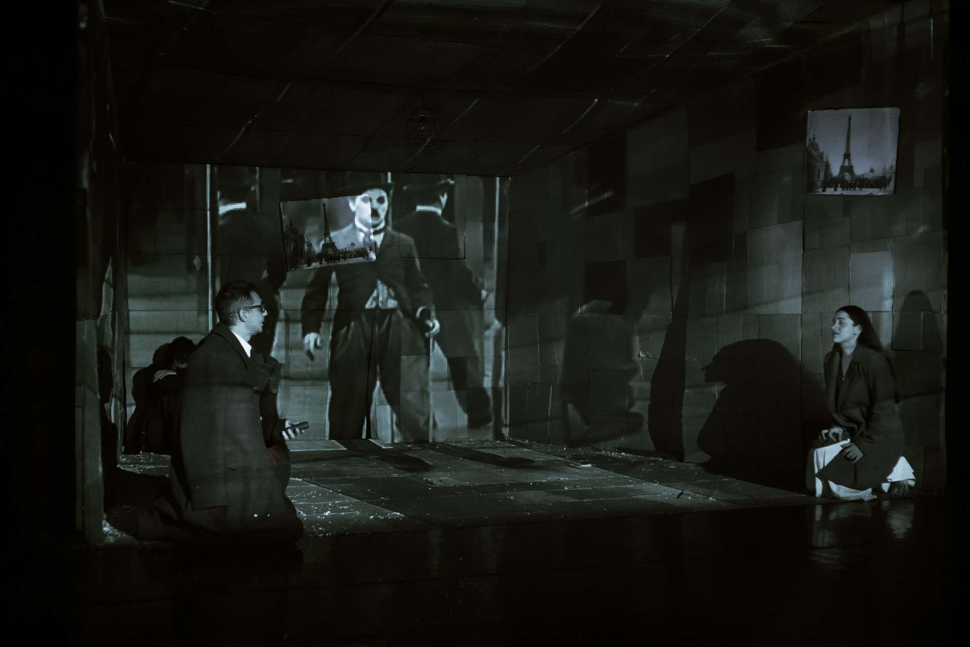Сцена из спектакля "Темные аллеи" Няганского ТЮЗа. Фото с сайта театра