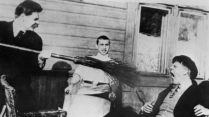 Федор Шаляпин (справа) и Максим Горький (слева) в самоизоляции. 1905 год