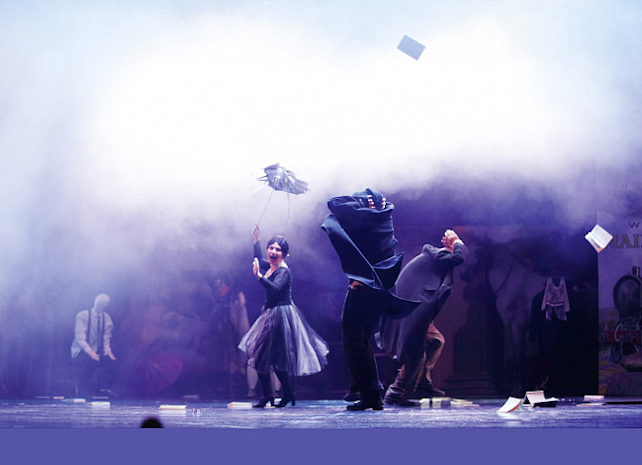 на фото - сцена из спектакля Роберта Стуруа "Вано и Нико". Фото Тины Казахишвили