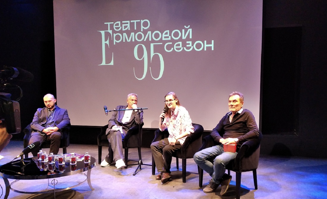 На фото: Дмитрий Акриш, Олег Меньшиков, Ольга Тараканова и Евгений Марчелли на пресс-конференции в Театре им. Ермоловой