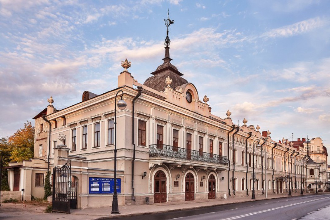 На фото - здание Казанского ТЮЗа. Фото с сайта театра.