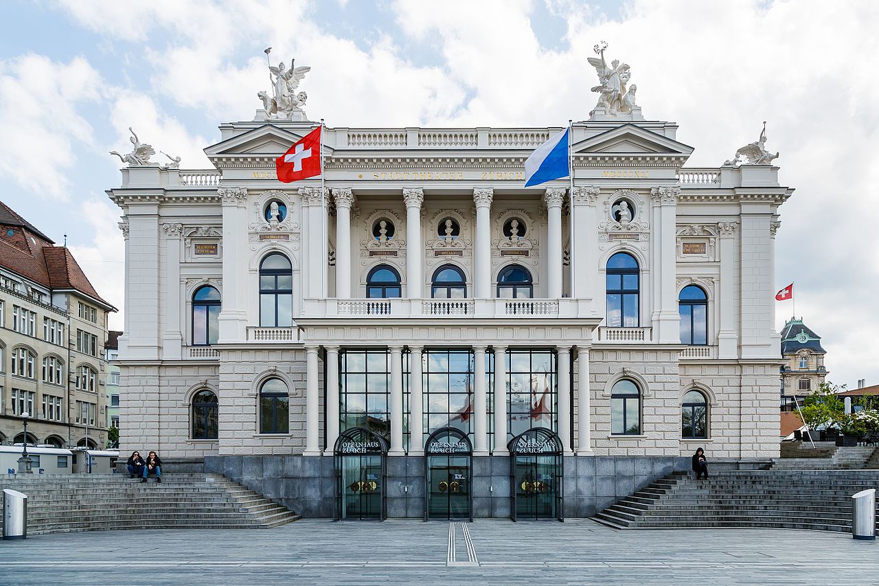 На фото - Цюрихский оперный театр. 