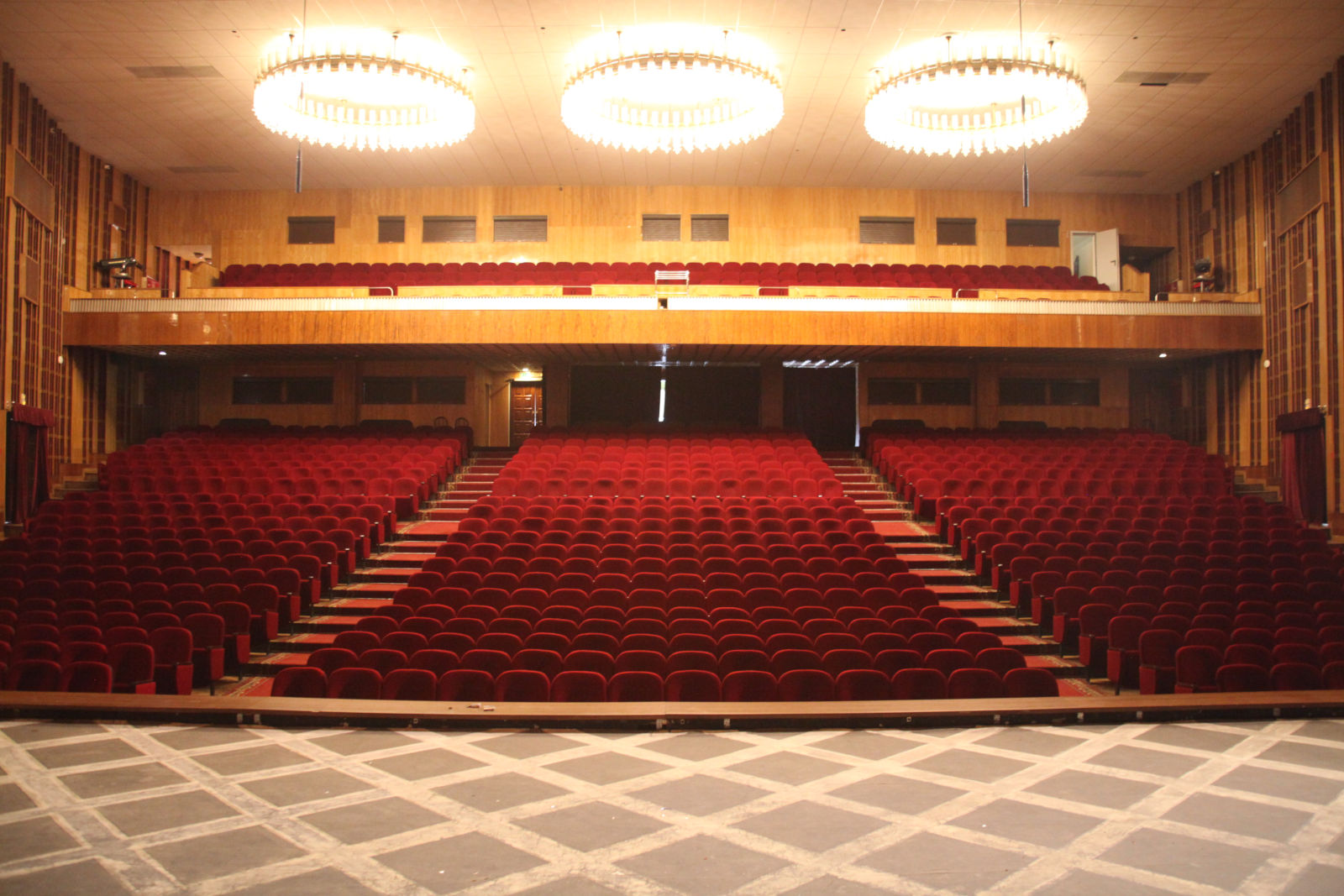 Основной зал Краснодарского театра драмы. Фото с сайта театра. 
