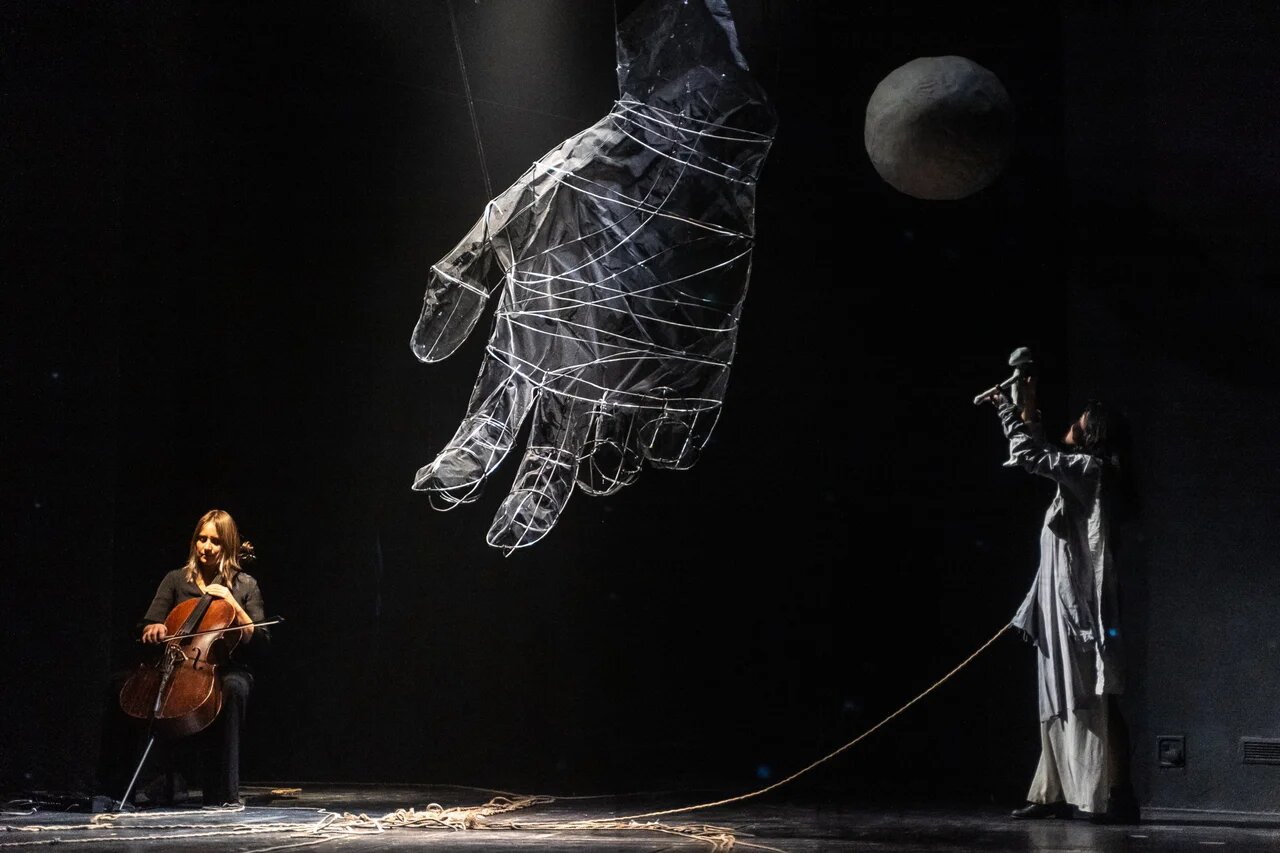 Сцена из спектакля "Шаги" Большого театра кукол. Фото предоставлено пресс-службой театра. 