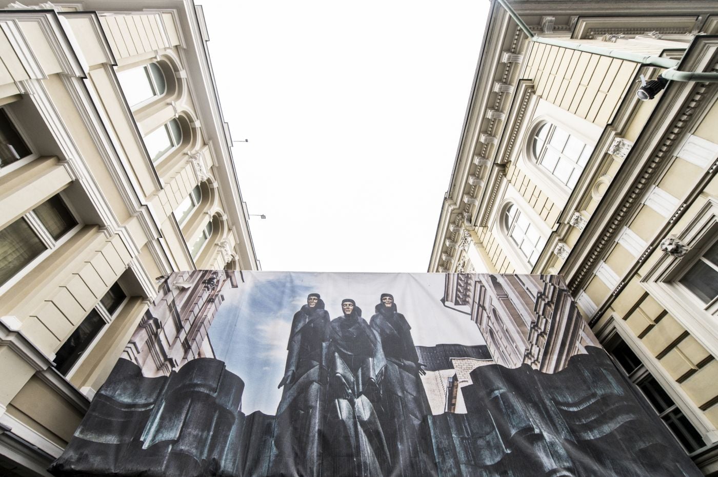 На фото - фасад Литовского национального драматического театра во время реконструкции (2020-2021). Фото Дмитрия Матвеева (из соцсетей театра).