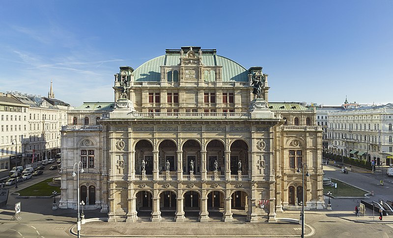 На фото - здание Венской оперы. Фото с сайта театра.