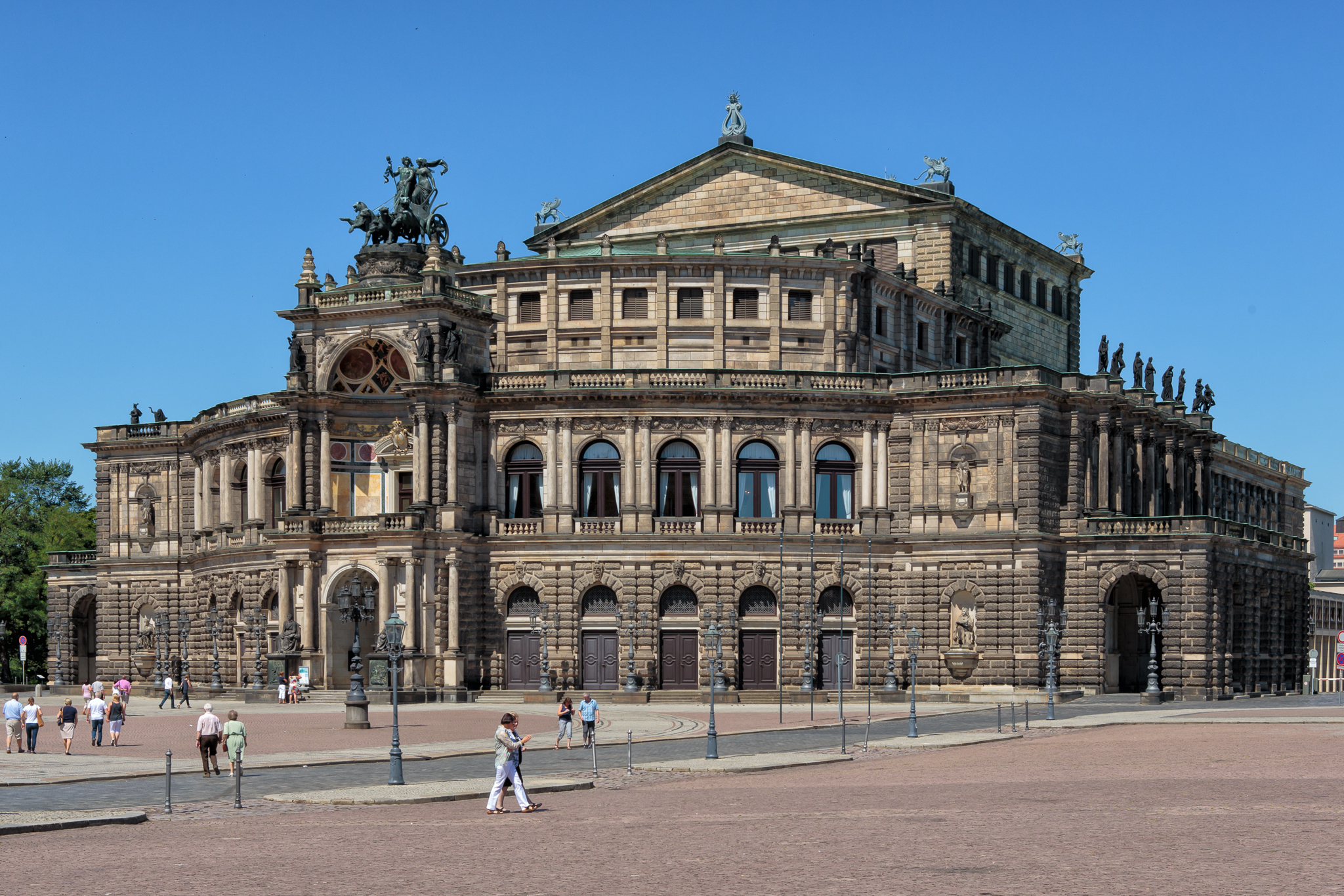 На фото - здание Дрезденской государственной оперы. © ru.wikipedia.org