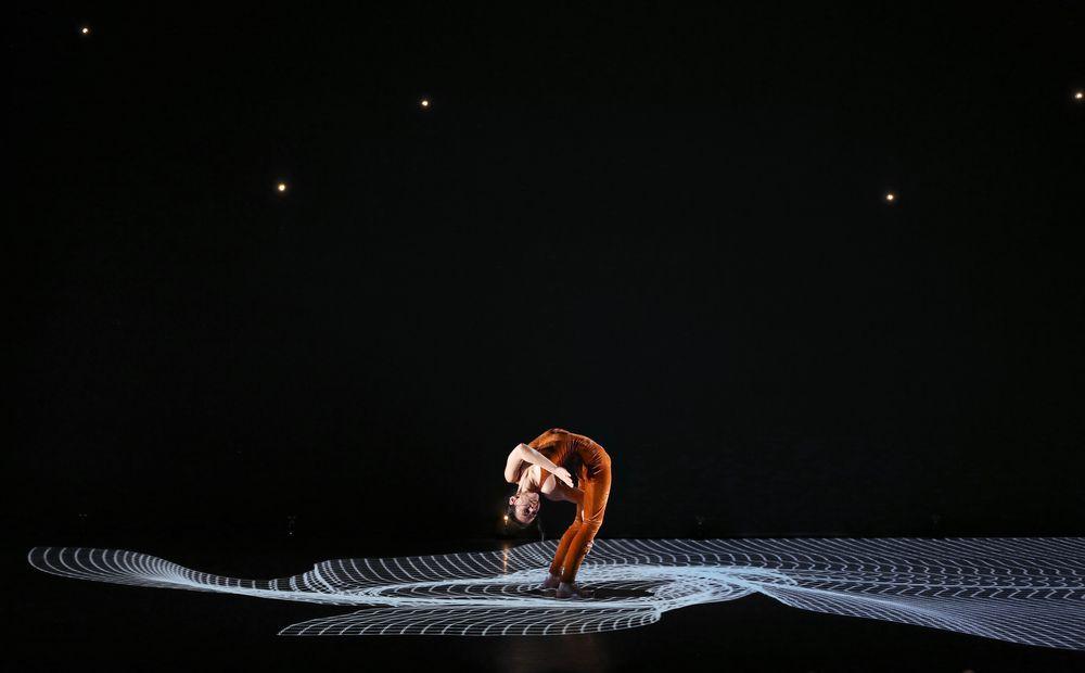 Фрагмент хореографического спектакля Мурада Мерзуки "Пиксель" © Patrick Berger 