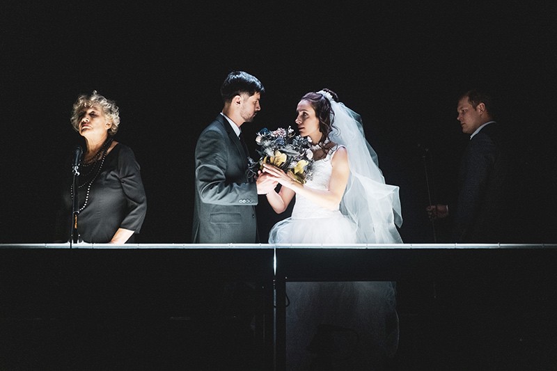 На фото - сцена из спектакля «Венчание с ветром» © rtbd.by