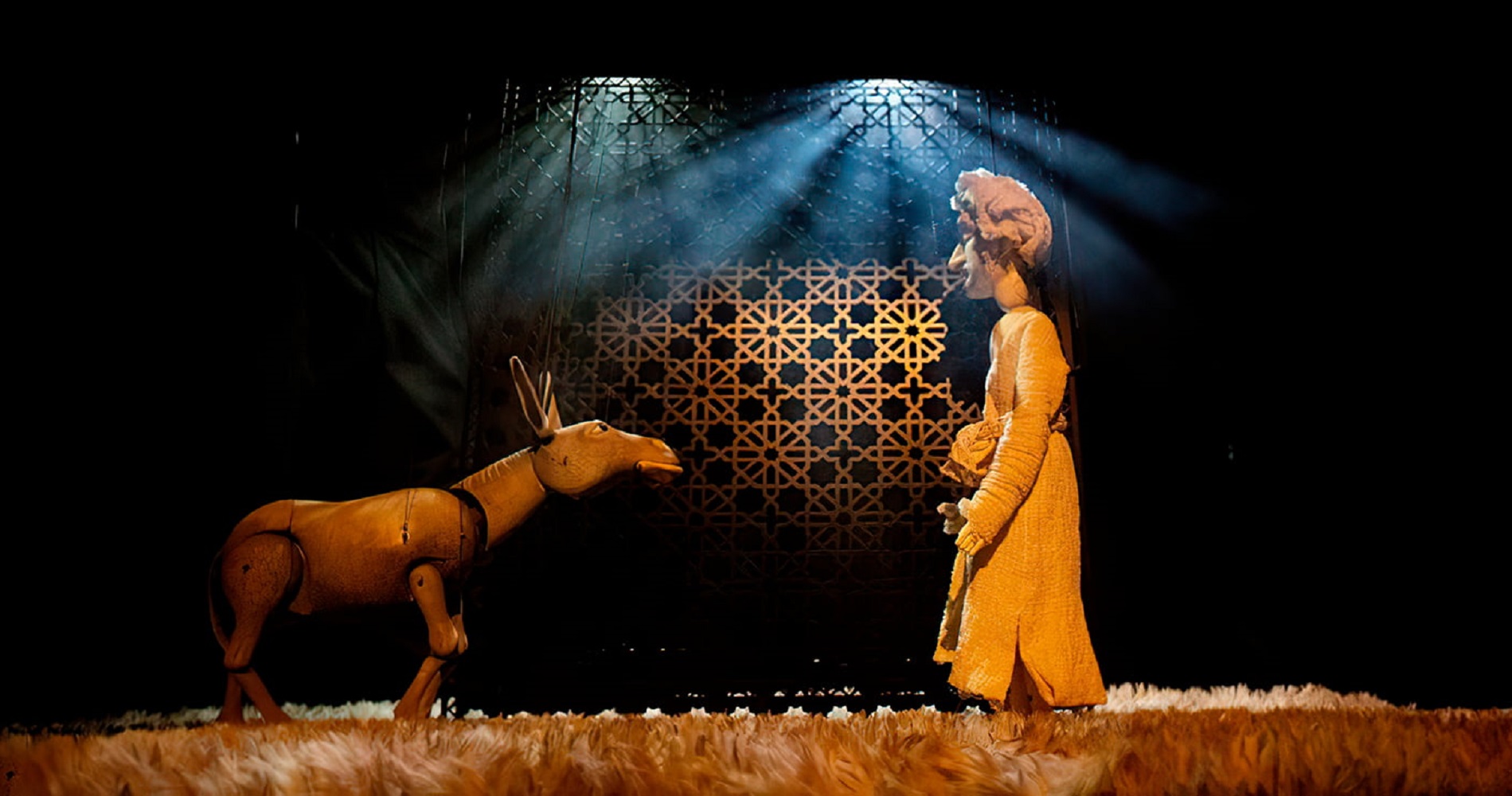 На фото - сцена из спектакля «Ходжа Насреддин» © сайт Театра Наций