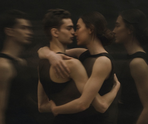 Промофото спектакля "Адам и Ева" © alexandrinsky.ru