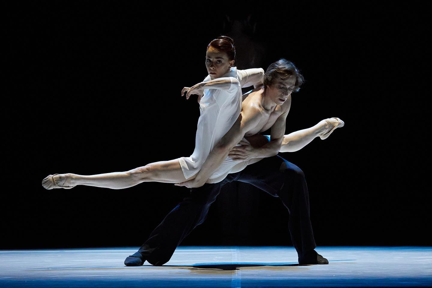 На фото — Екатерина Крысанова и Денис Савин в балете Postscript © соцсети MuzArts