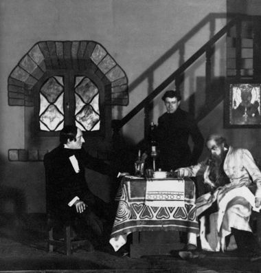 Идеологи театральной децентрализации первой волны Жак Копо, Шарль Дюллен и Луи Жуве в «Братьях Карамазовых», постановка Жака Копо и Арсена Дюрека, Théâtre des Arts, 1911.