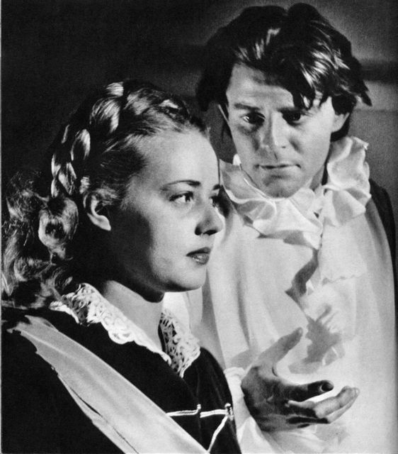 Жанна Моро и Жерар Филип в легендарном спектакле «Принц Гомбургский» (1952), поставленном Виларом специально для Авиньона.