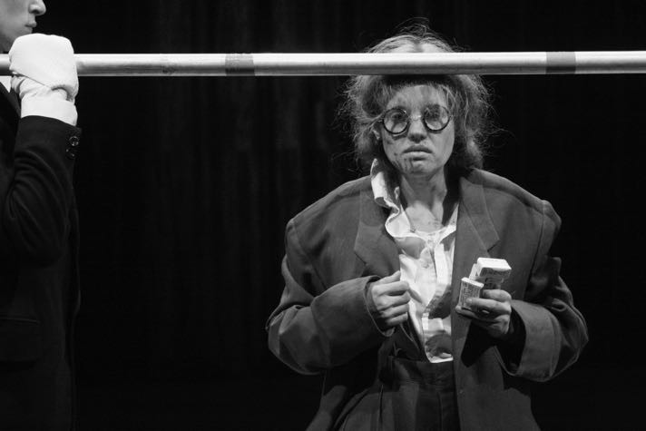 Анна Синякина в «Opus No 7», режиссер Дмитрий Крымов, ШДИ, 2008. Фотография: Наталья Чебан.