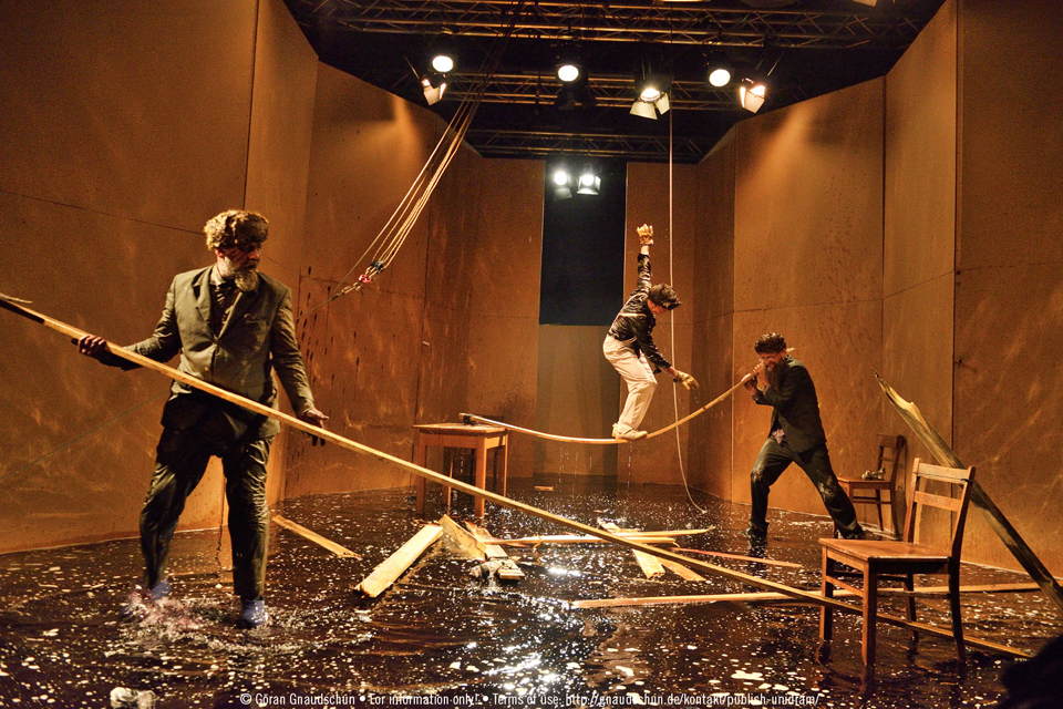 Театр АХЕ покажет три премьеры на площадке «Порох»