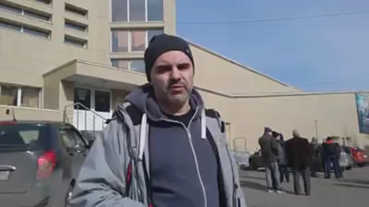 Кадр из видеообращения актёра "ФЭСТа" Антона Кузьменко