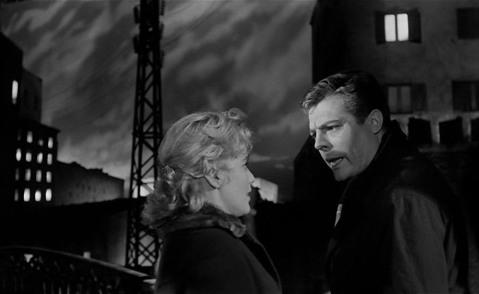 На фото кадр из фильма "Белые ночи", режиссер Лукино Висконти, 1957 