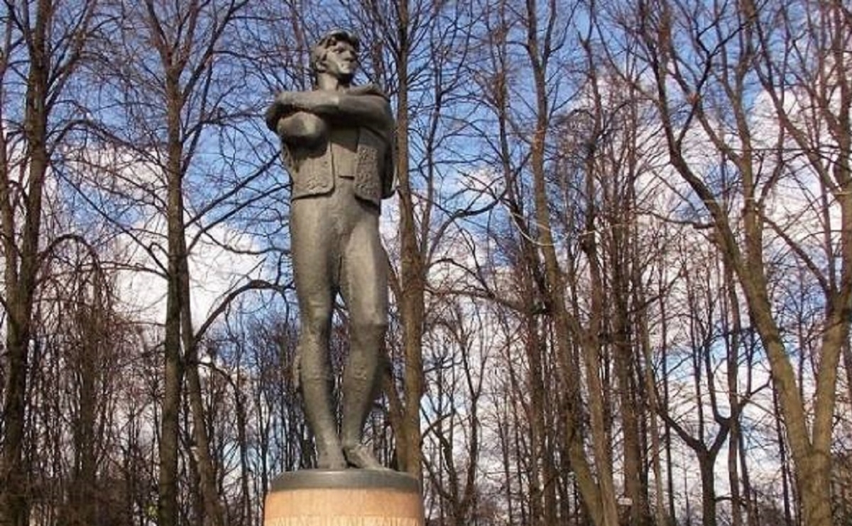 Памятник Фёдору Волкову в Ярославле. Фото со страницы Евгении Овод в сети facebook