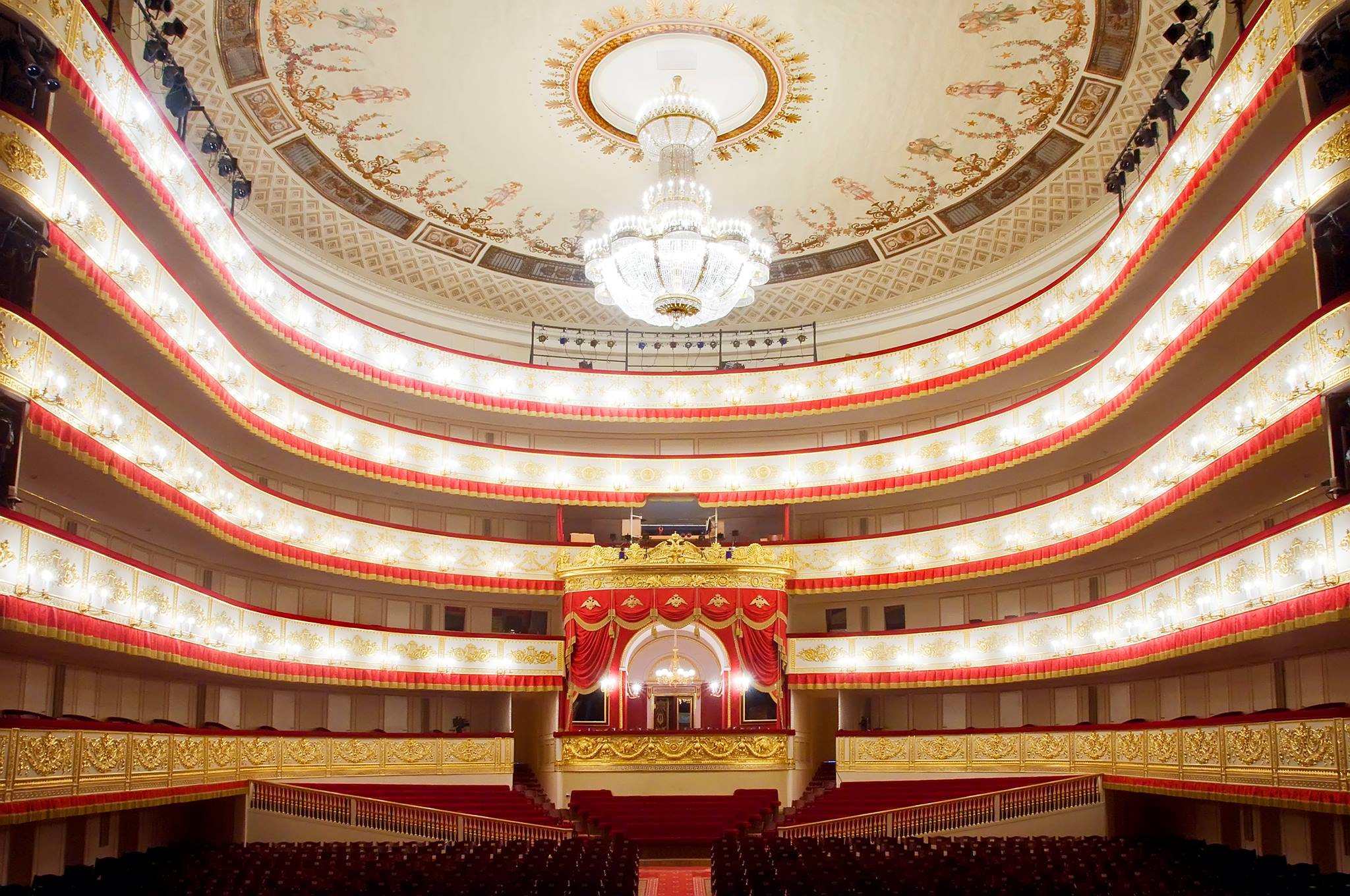 На фото - зрительный зал Исторической сцены Александринского театра. Фото из соцсетей театра