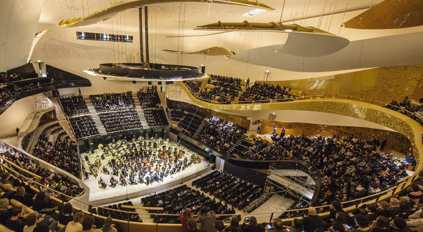 На фото – концертный зал Парижской филармонии 