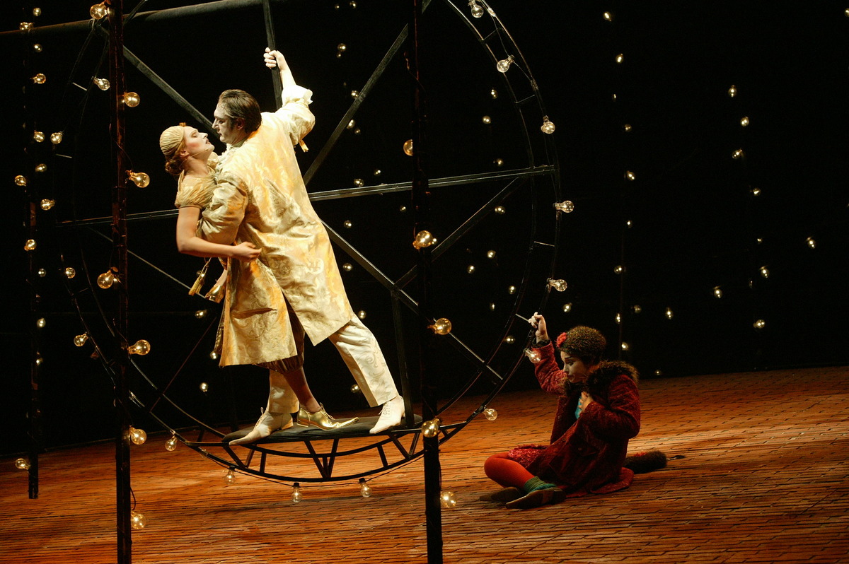 Сцена из спектакля Аллы Сигаловой "Ночи Кабирии" © фото с сайта театра им. Пушкина