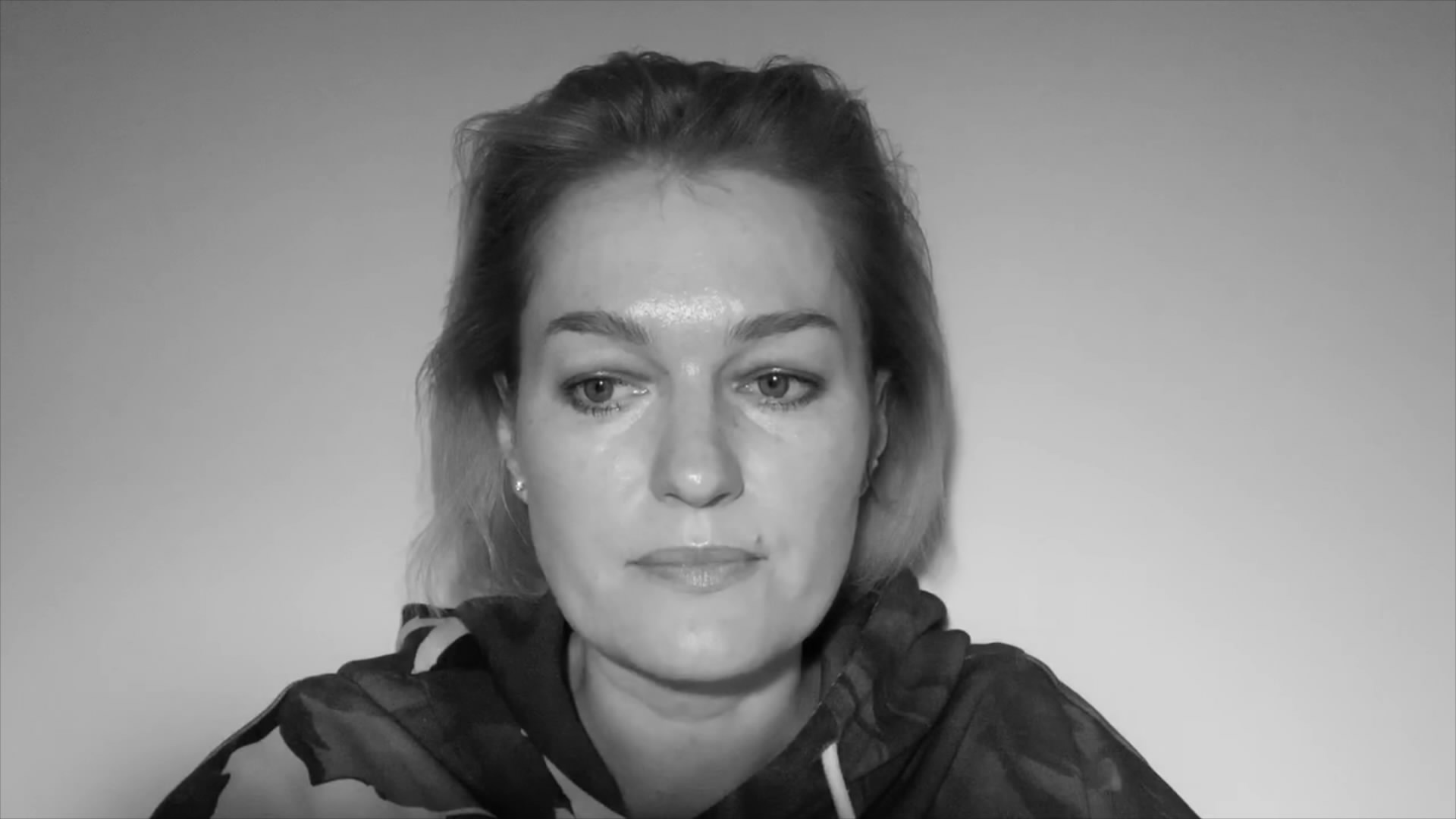 Кадр из опубликованного в рамках марафона #помогиврачам видео с Викторией Толстогановой