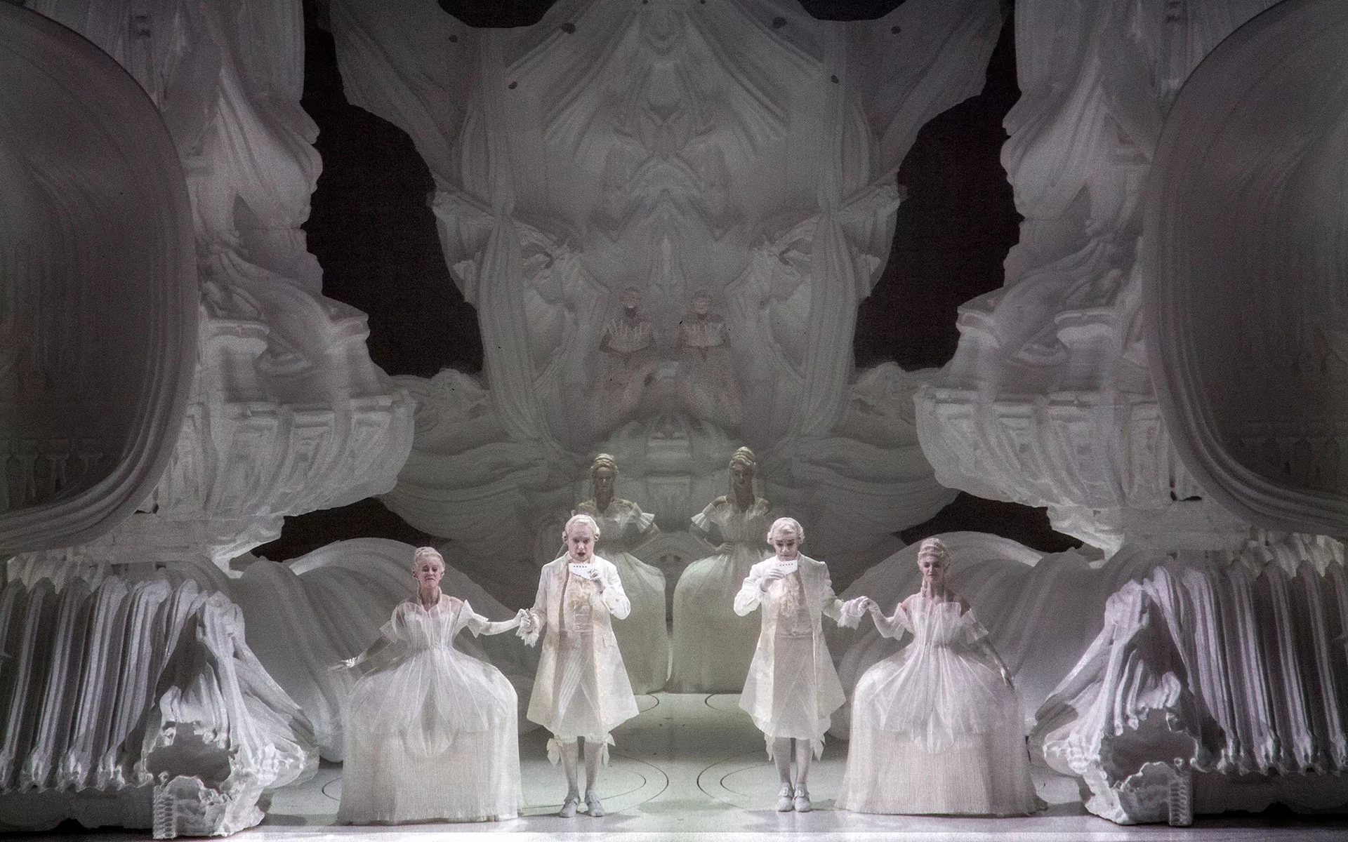 «Волшебная флейта» Вольфгана Амадея Моцарта в постановке и сценографии Ромео Кастеллуччи.