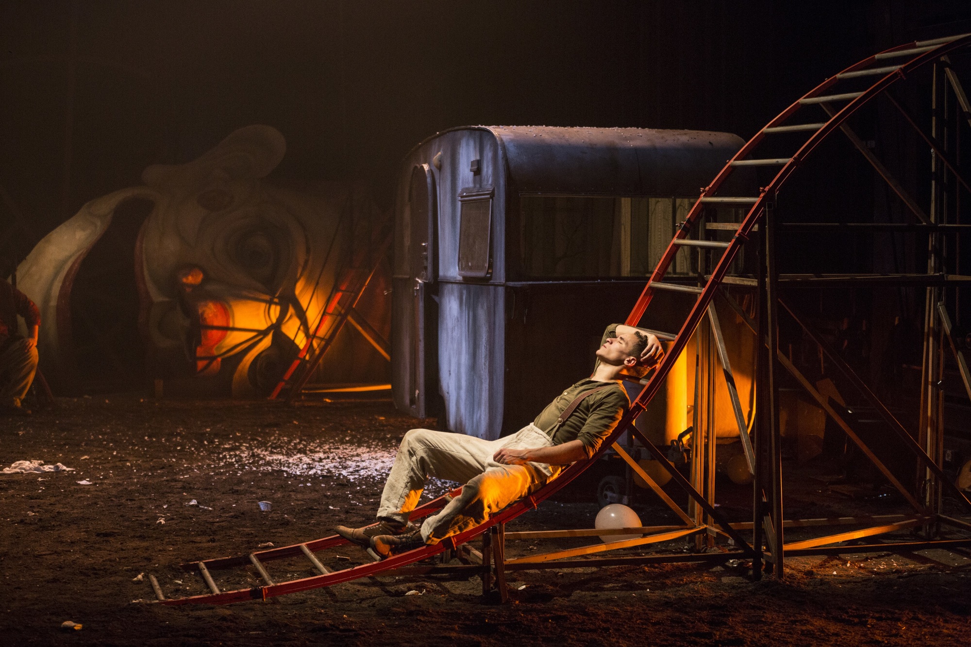 Сцена из спектакля Михаэля Тальхаймера "Пер Гюнт" © Фото с официального сайта Королевского драматического театра