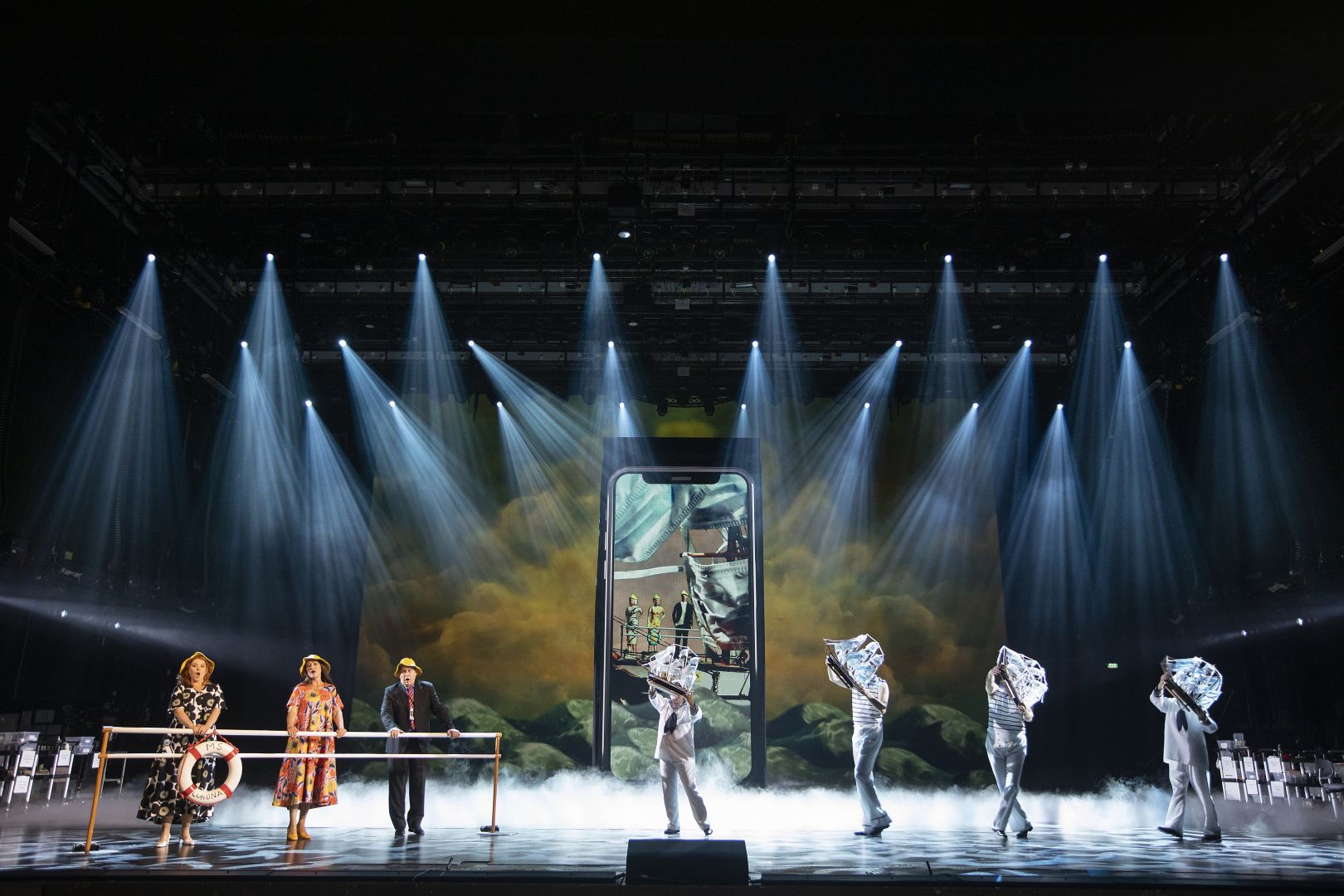 Сцена из оперы «Covid fan tutte» в постановке Юсси Никкиля, Финская национальная опера © OperaVision