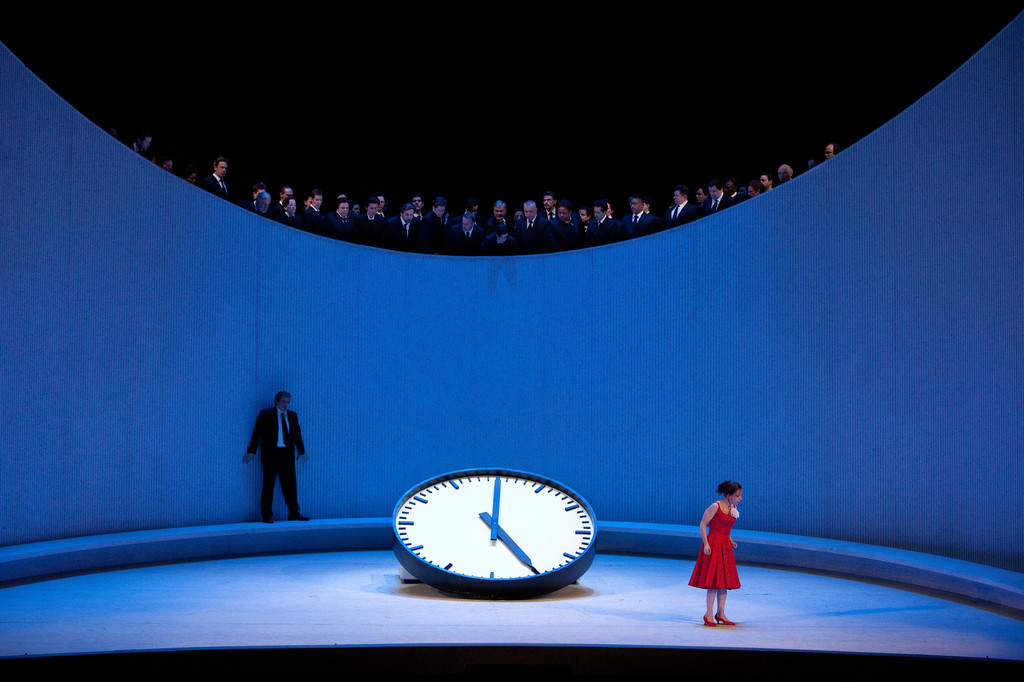 Фото оперного спектакля "Травиата", реж. Вилли Деккер © Фото с официального сайта TheatreHD