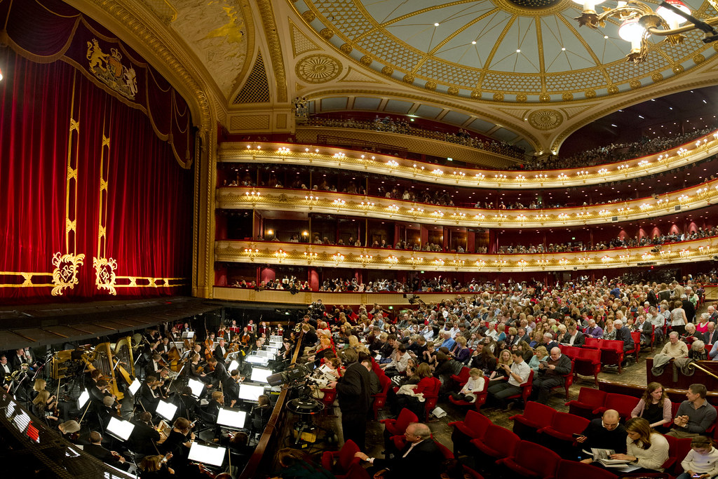 На фото — интерьер Royal Opera House © ROH / Sim Canetty-Clarke