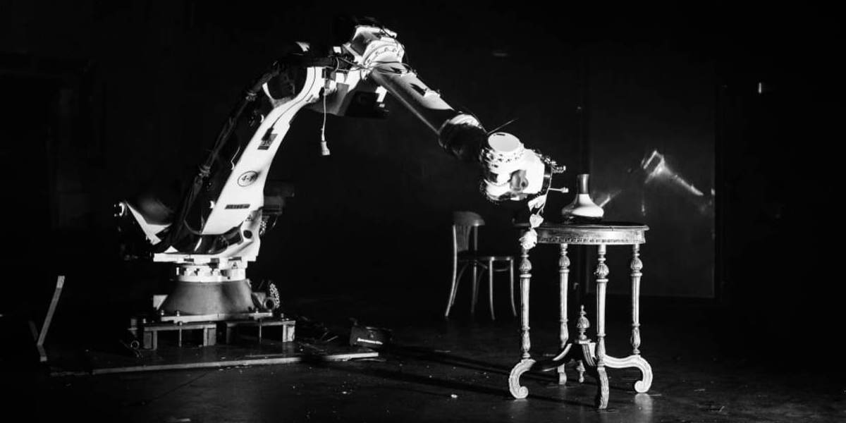 На фото – сцена из спектакля «Робот Костя» © пресс-служба проекта 