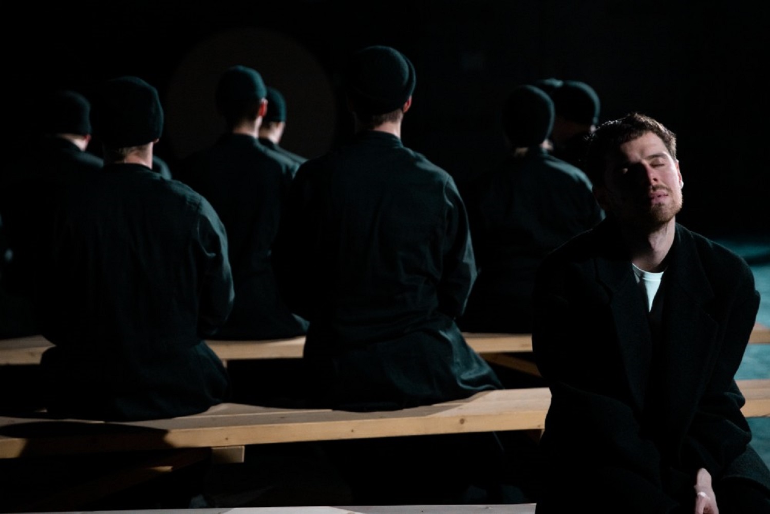 На фото - сцена из «Чёрного монаха» Кирилла Серебренникова © Ира Полярная 