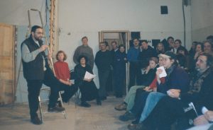 На фото - Михаил Угаров на открытии Театра.doc в 2002 году © пресс-служба Театра.doc