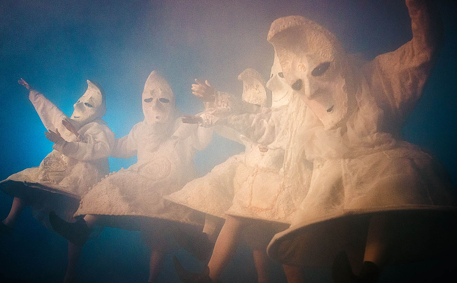 Промофото спектакля "Месяцы" уличного театра "Странствующие куклы господина Пэжо" © moonsters.pejo.ru