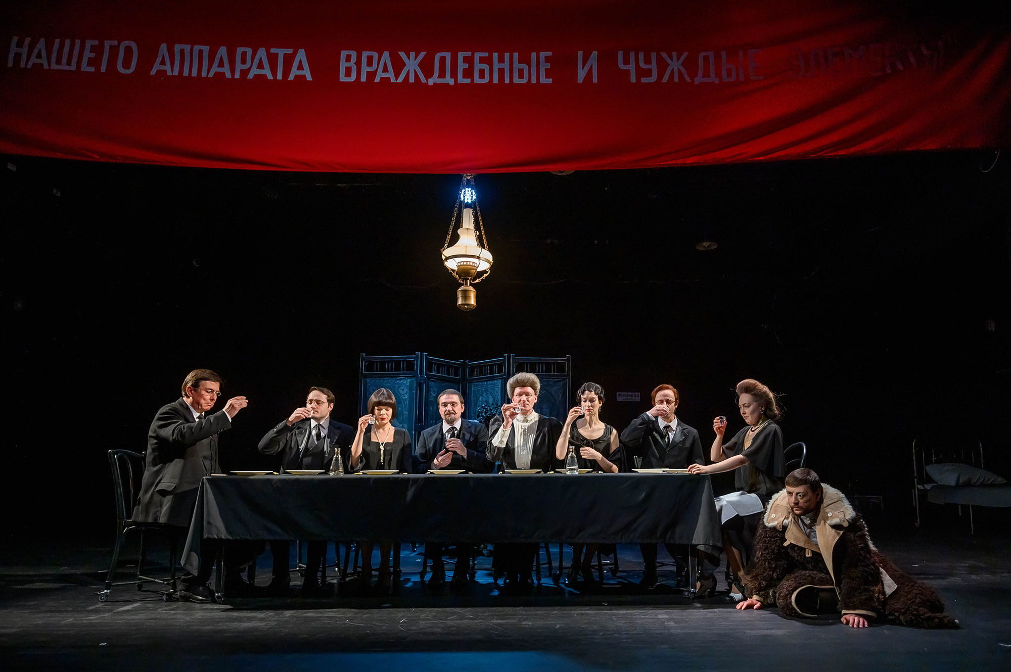 На фото – сцена из спектакля "Товарищ Кисляков" © пресс-служба Пушкинского фестиваля