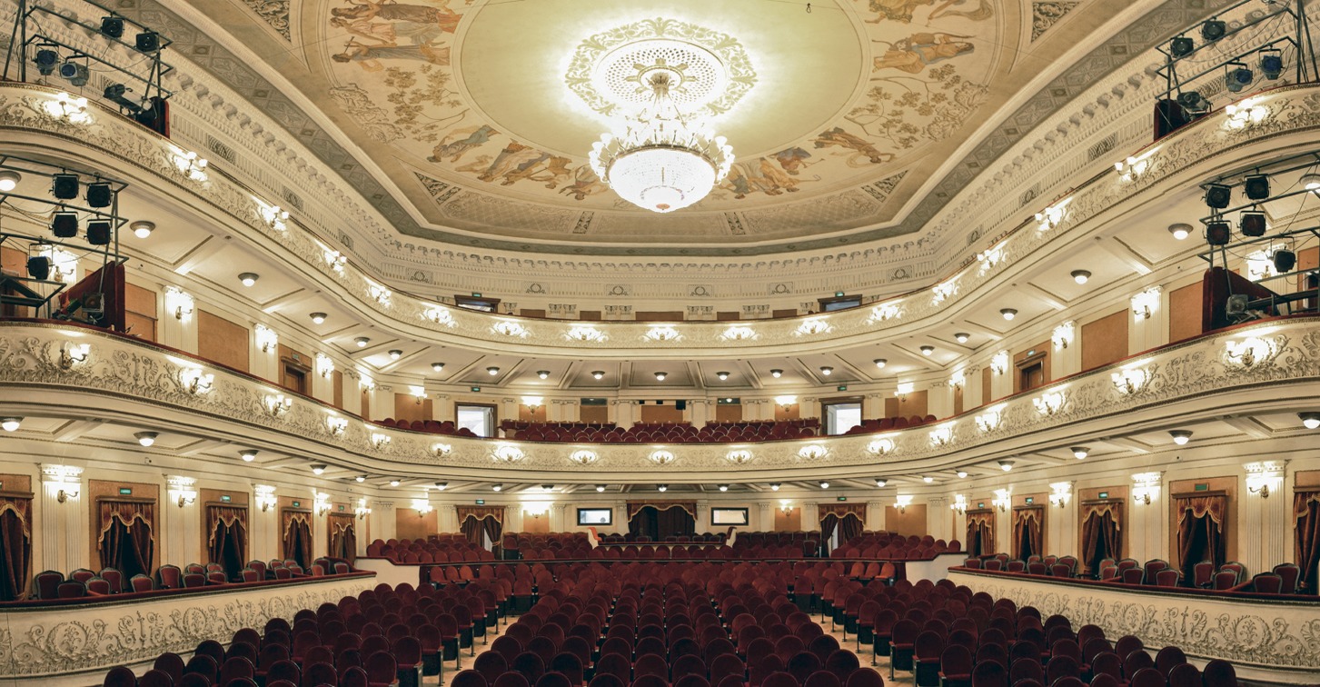 На фото - зал Пермского театра оперы и балета © permopera.ru