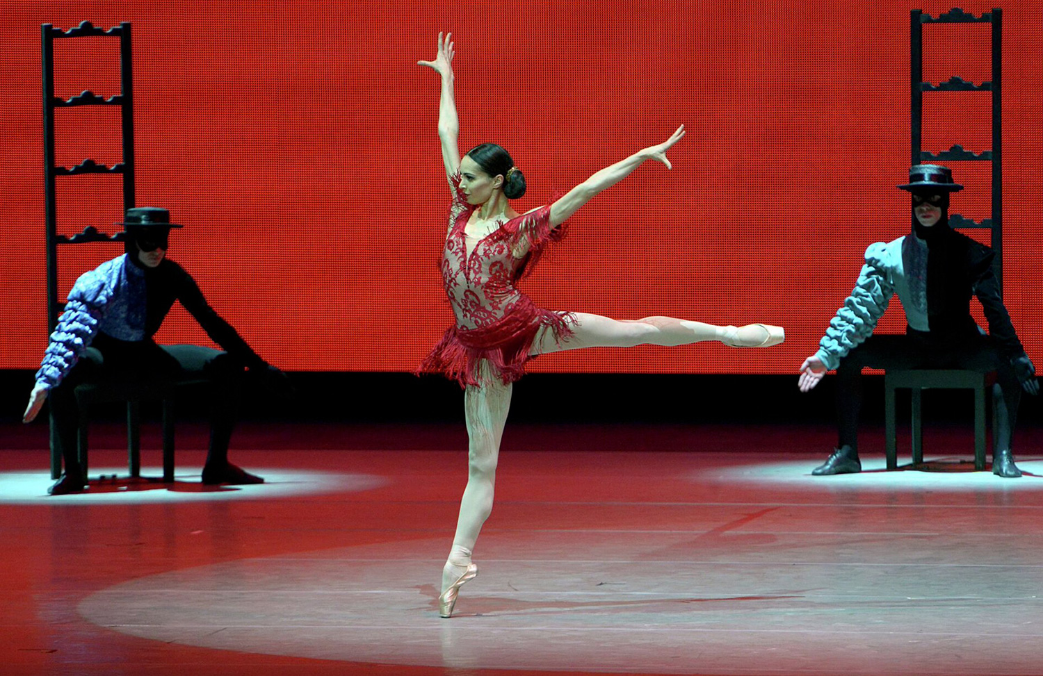 На фото – Диана Вишнёва в балете «Кармен-сюита» © пресс-служба фестиваля «Щедрин-90»