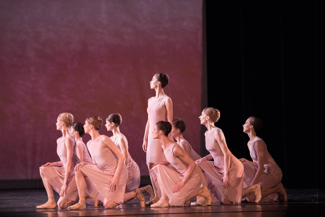 На фото – сцена из балета «Блум» © соцсети МАМТа