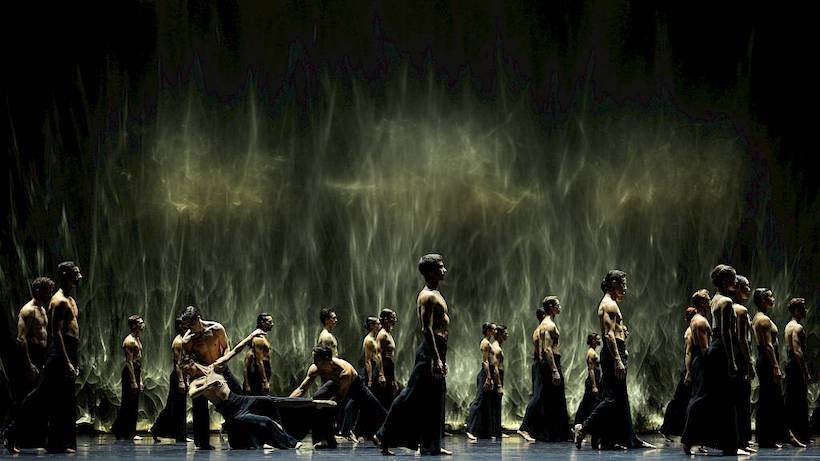На фото - спектакль "Ангельский атлас" ("Angel's Atlas"). Фото с сайта театра Ballett Zürich