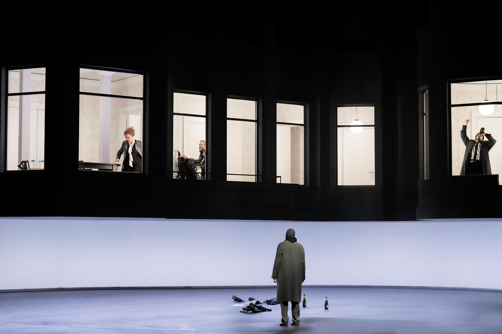На фото – сцена из спектакля «Мёртвый город» © Opernhaus Zürich