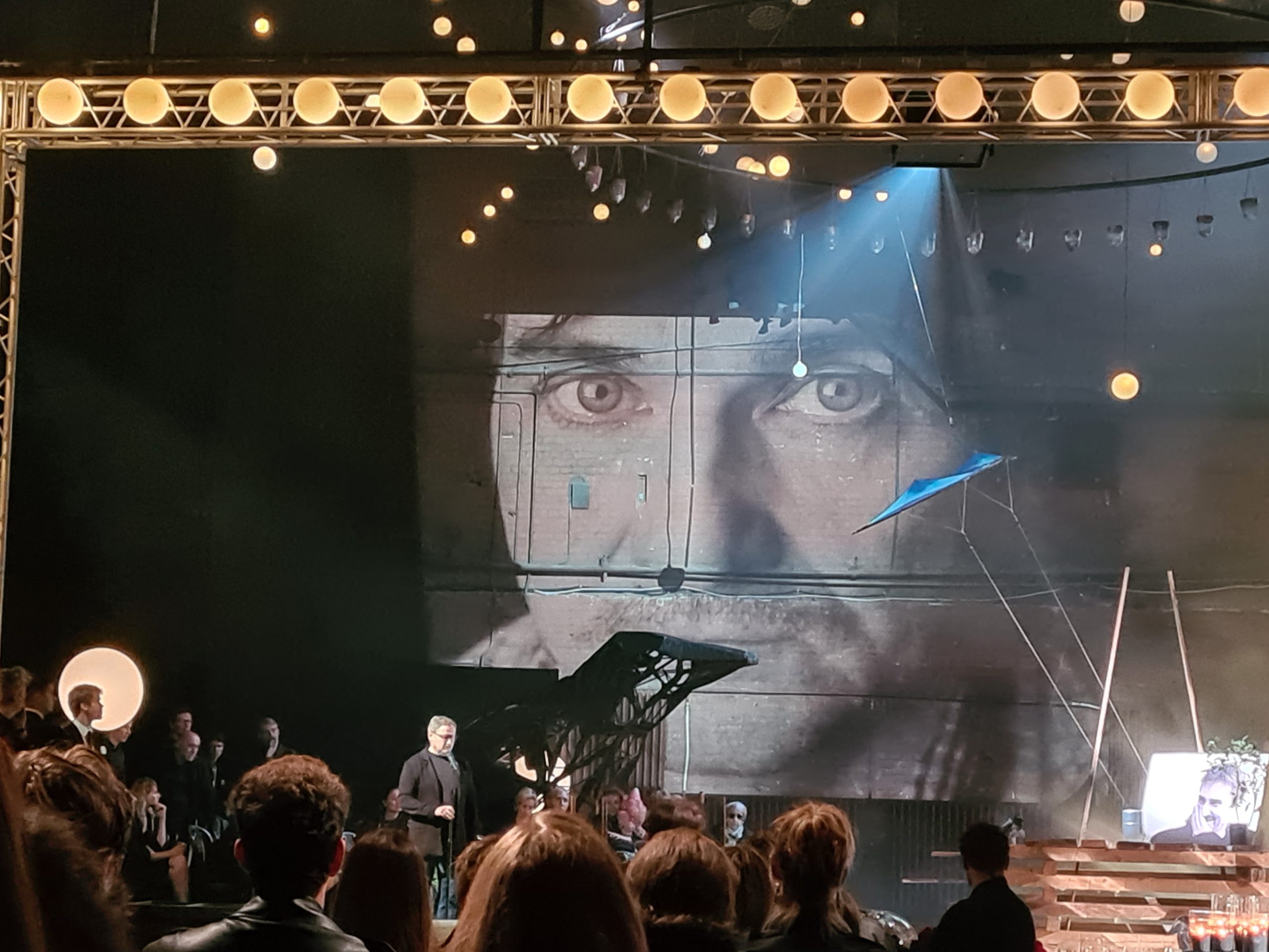 На фото – церемония прощания с Юрием Бутусовым в Театре им. Пушкина © Елена Лебедева