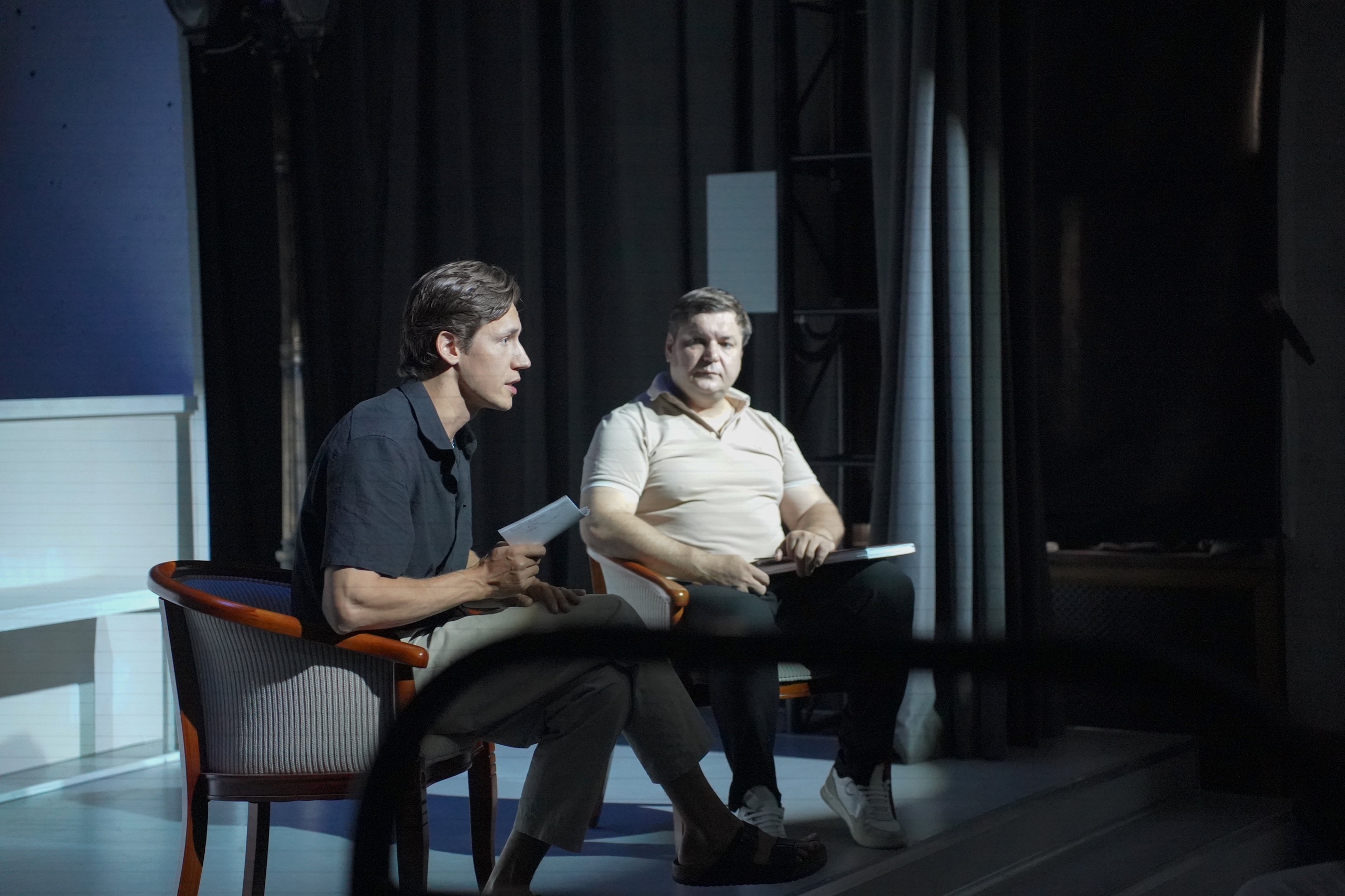 На фото — Георгий Сурков и директор Русского театра Дагестана Тимур Магомедов © соцсети Русского театра Дагестана