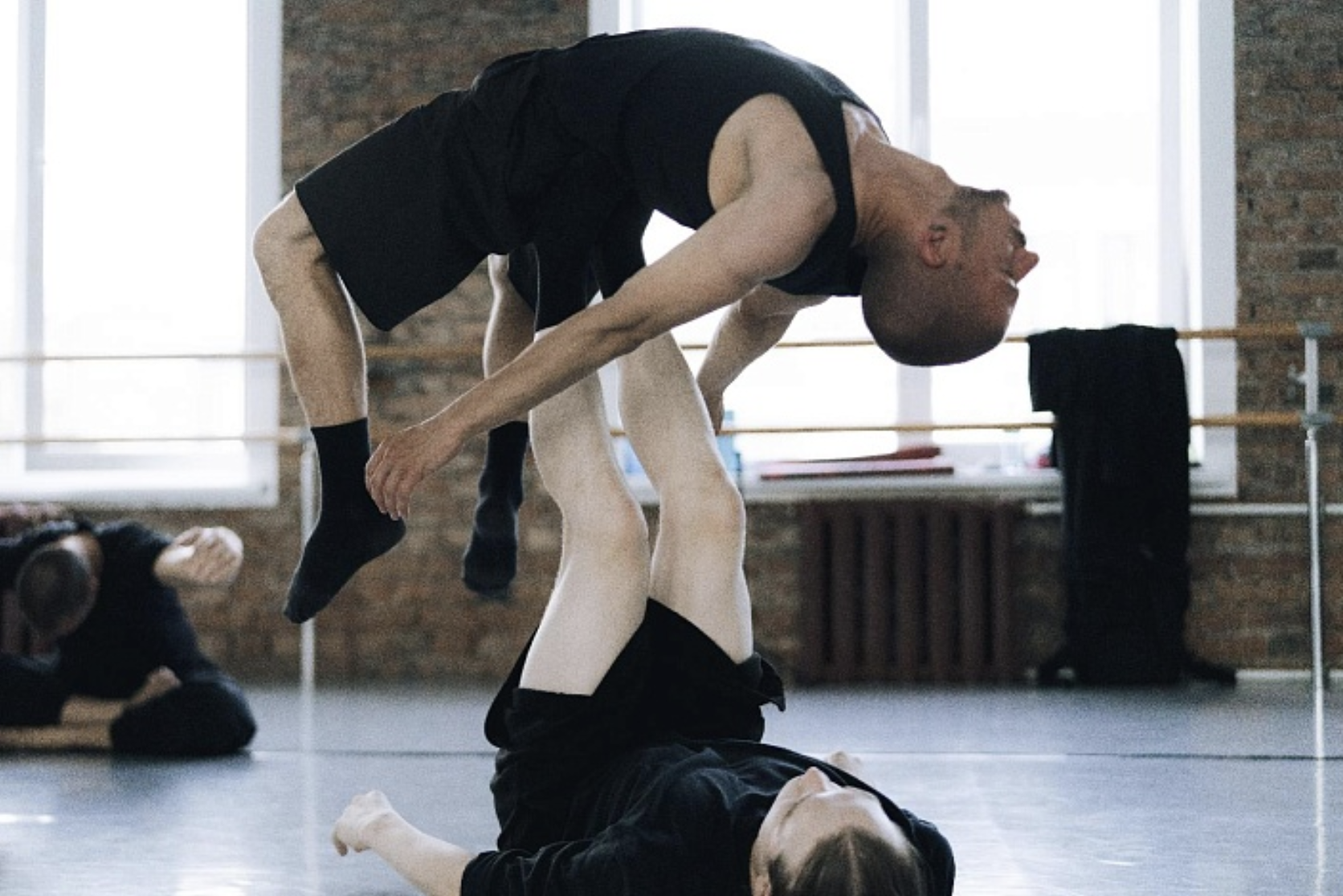 На фото — момент репетиции спектакля «Путник» © alexandrinsky.ru