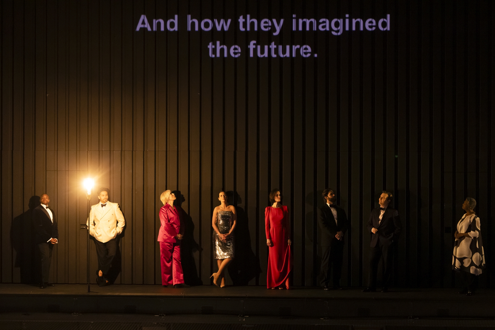 На фото — сцена из спектакля «We Are The Lucky Ones» © Koen Broos